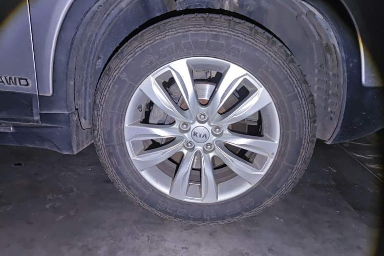 Used Kia Sorento 2012 2.2T Diesel Comfort Edition Right Front Wheel Hub