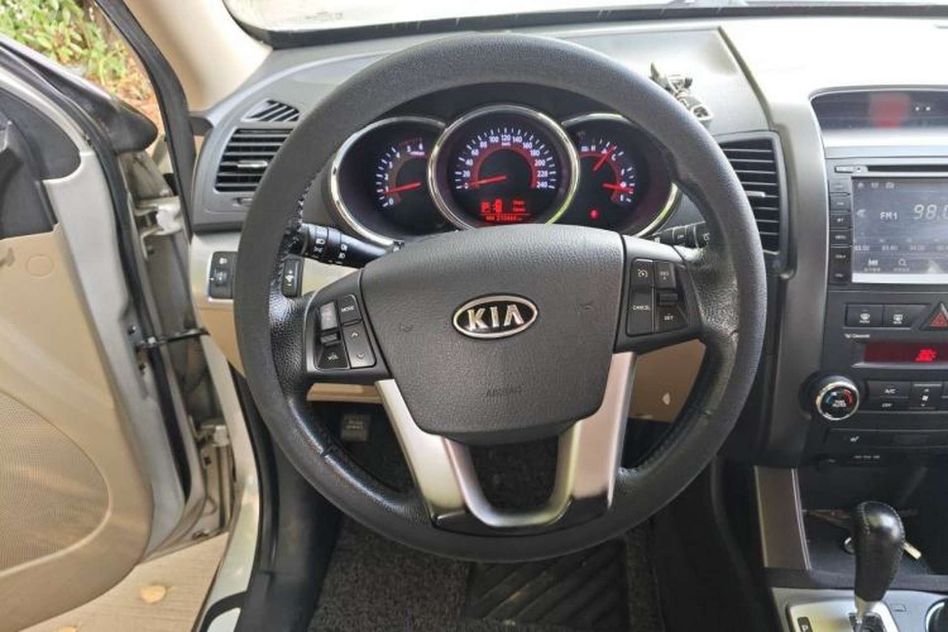 Used Kia Sorento 2012 2.2T Diesel Luxury Edition Steering Wheel