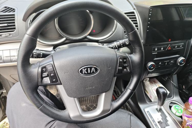 Used Kia Sorento 2012 2.4L Gasoline Luxury Edition Steering Wheel