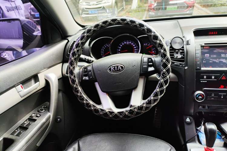 Used Kia Sorento 2012 2.4L Gasoline Supreme Edition Steering Wheel