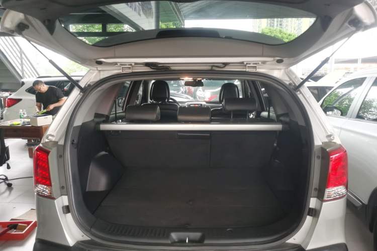 Used Kia Sorento 2012 2.4L Gasoline Luxury Edition Trunk