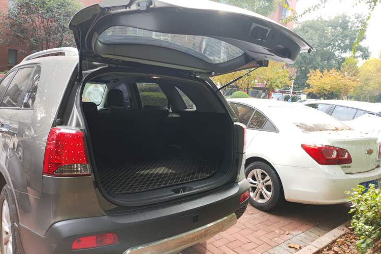 Used Kia Sorento 2012 2.4L Gasoline Supreme Edition Trunk