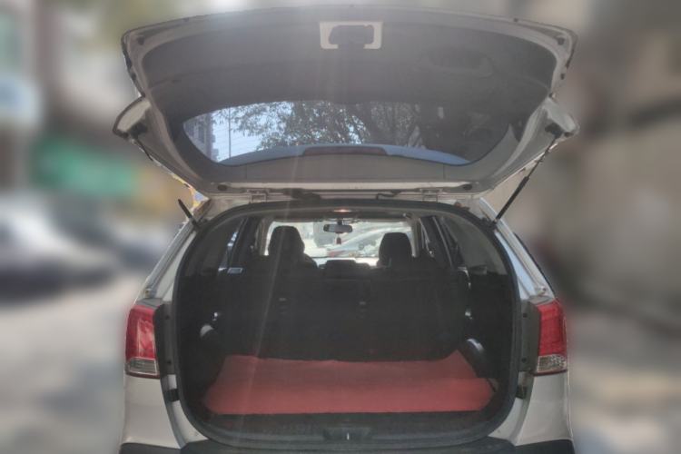 Used Kia Sorento 2012 2.4L Gasoline Comfort Edition Trunk