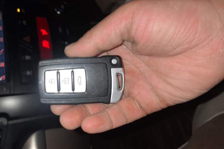 Used Kia Sorento 2012 2.4L Gasoline Comfort Edition Vehicle Key