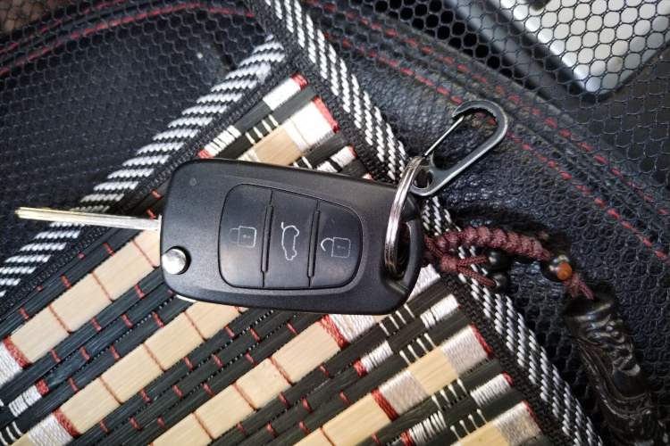 Used Kia Sorento 2012 2.4L Gasoline Comfort Edition Vehicle Key