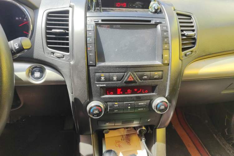 Used Kia Sorento 2012 2.4L Gasoline Luxury Edition Audio And AC Panel