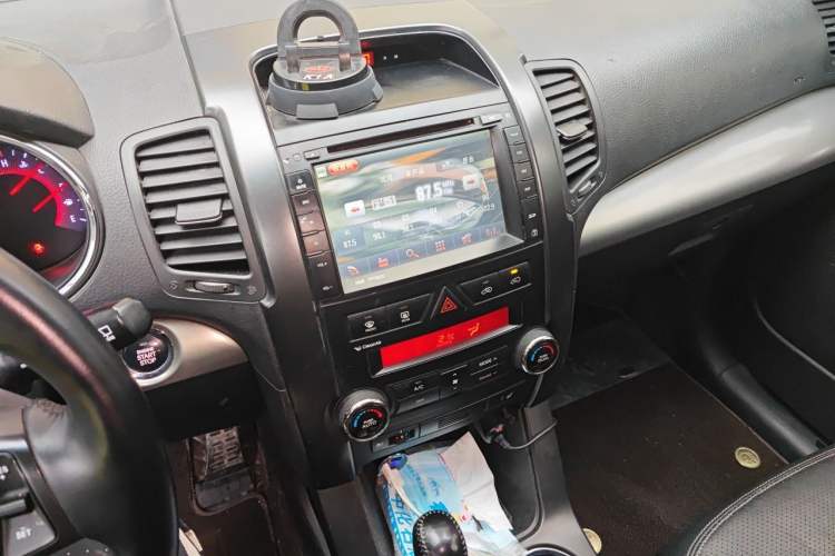 Used Kia Sorento 2012 2.2T Diesel Supreme Edition Audio And AC Panel