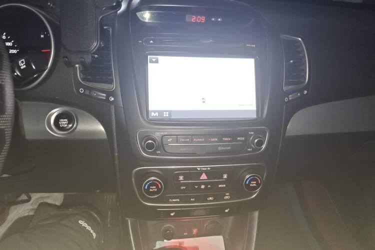 Used Kia Sorento 2012 2.4L Gasoline Comfort Edition Audio And AC Panel
