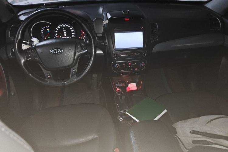 Used Kia Sorento 2012 2.4L Gasoline Comfort Edition Center Console