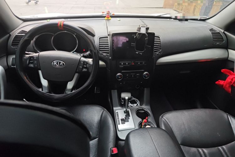 Used Kia Sorento 2012 2.4L Gasoline Supreme Edition Center Console