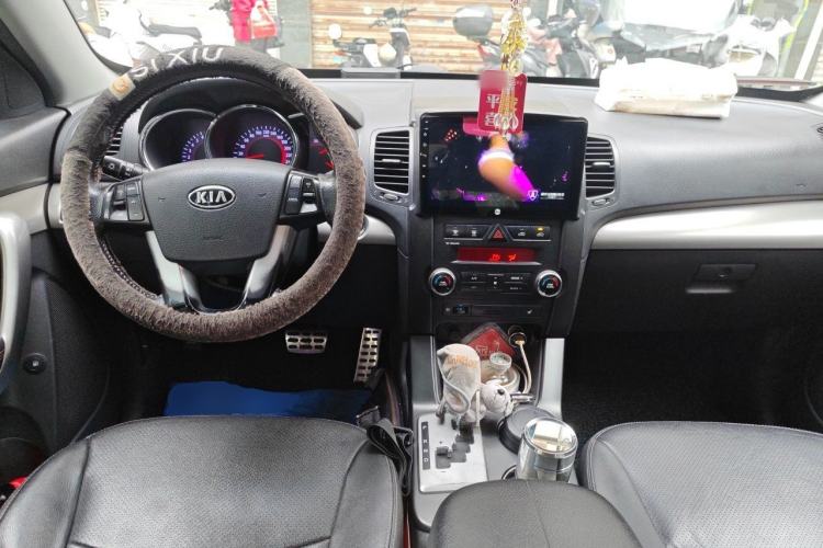 Used Kia Sorento 2012 2.4L Gasoline Supreme Edition Center Console