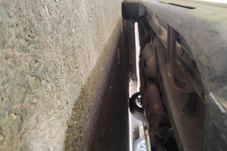 Used Kia Sorento 2012 2.4L Gasoline Luxury Edition Chassis Front Right