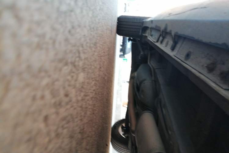 Used Kia Sorento 2012 2.4L Gasoline Luxury Edition Chassis Front Right