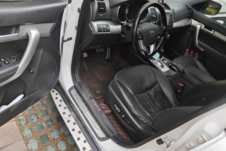 Used Kia Sorento 2012 2.2T Diesel Supreme Edition Driver Seat