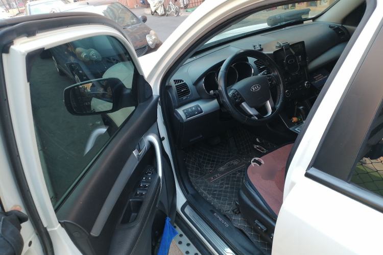 Used Kia Sorento 2012 2.4L Gasoline Luxury Edition Driver Seat