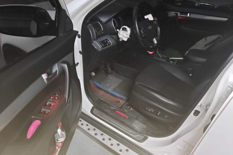 Used Kia Sorento 2012 2.4L Gasoline Comfort Edition Driver Seat