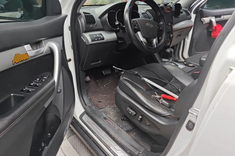 Used Kia Sorento 2012 2.4L Gasoline Supreme Edition Driver Seat