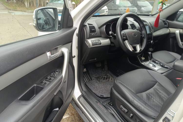 Used Kia Sorento 2012 2.2T Diesel Luxury Edition Driver Seat