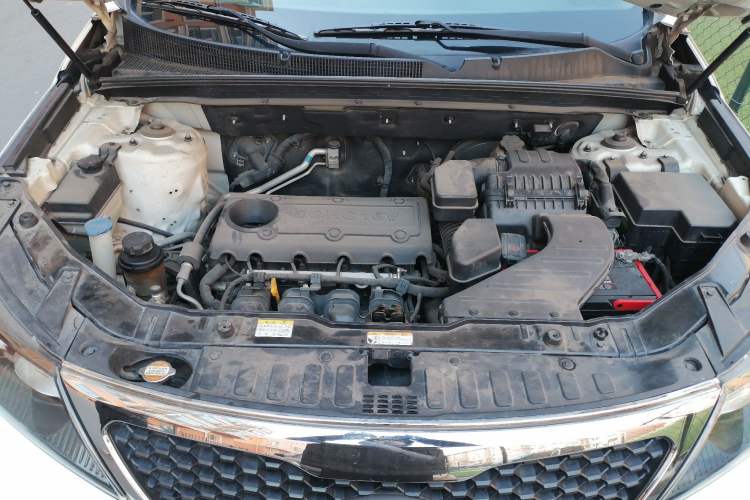 Used Kia Sorento 2012 2.4L Gasoline Luxury Edition Engine Bay