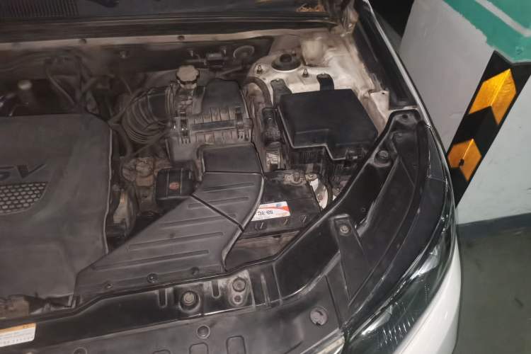 Used Kia Sorento 2012 2.2T Diesel Luxury Edition Engine Bay Left