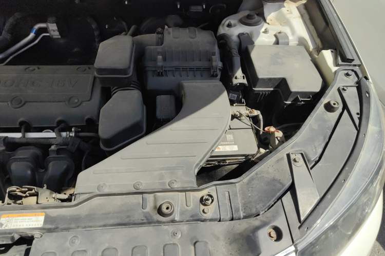 Used Kia Sorento 2012 2.4L Gasoline Luxury Edition Engine Bay Left