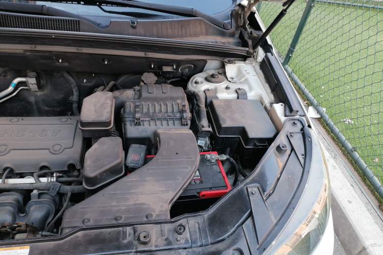 Used Kia Sorento 2012 2.4L Gasoline Luxury Edition Engine Bay Left
