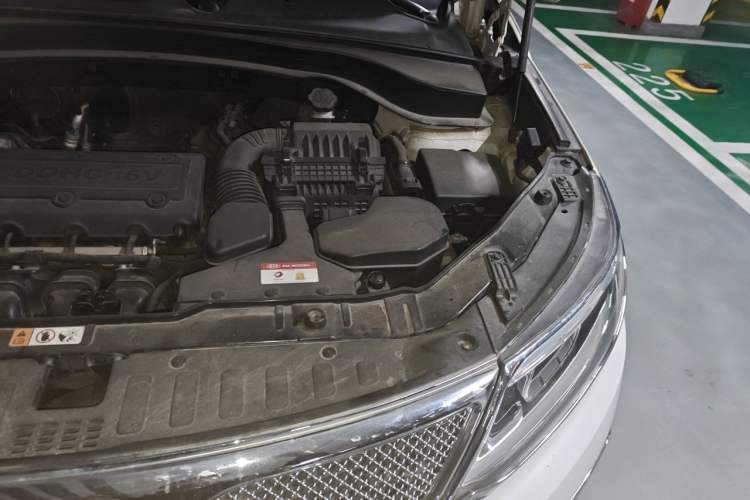 Used Kia Sorento 2012 2.4L Gasoline Comfort Edition Engine Bay Left
