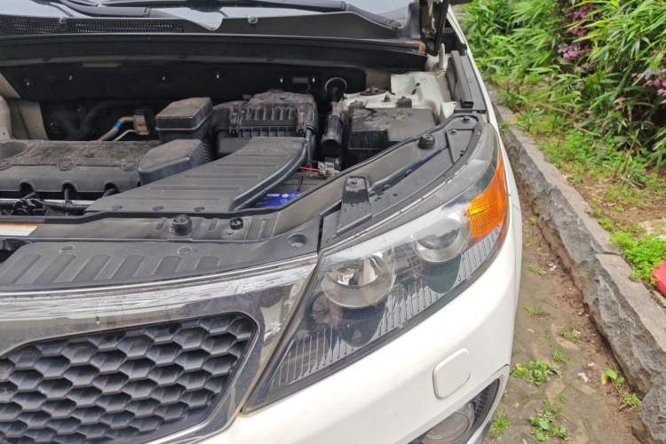 Used Kia Sorento 2012 2.4L Gasoline Supreme Edition Engine Bay Left