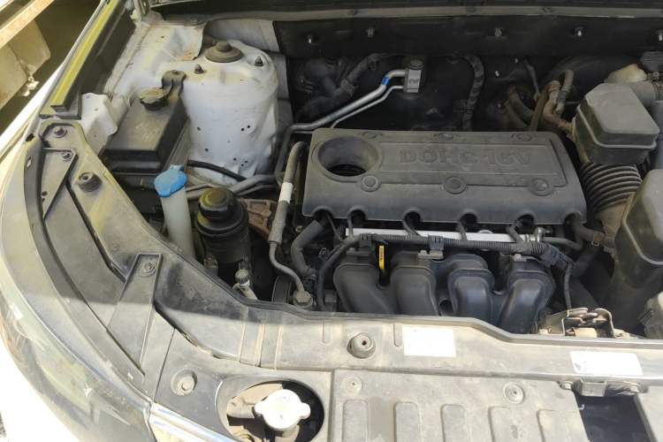 Used Kia Sorento 2012 2.4L Gasoline Luxury Edition Engine Bay Right