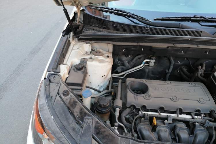 Used Kia Sorento 2012 2.4L Gasoline Luxury Edition Engine Bay Right