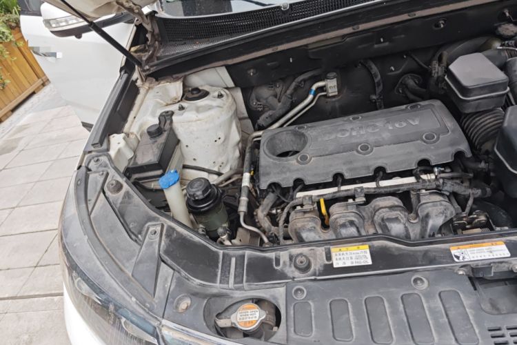 Used Kia Sorento 2012 2.4L Gasoline Supreme Edition Engine Bay Right