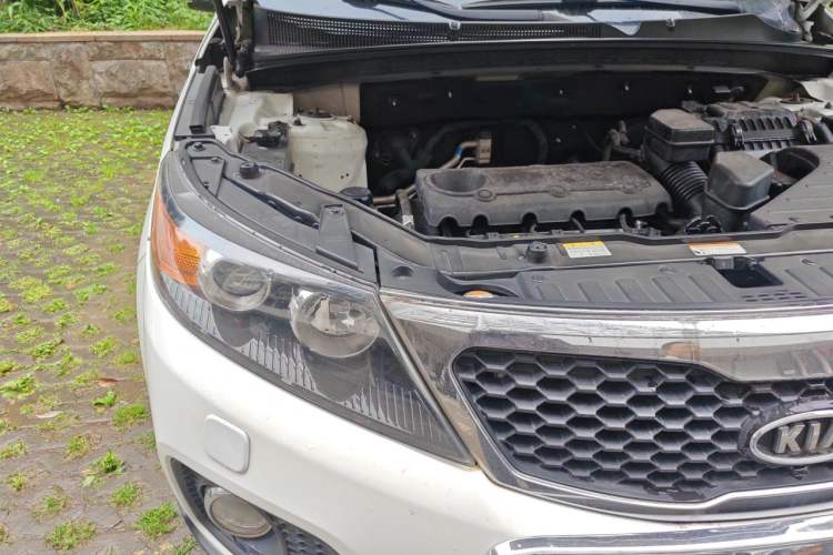 Used Kia Sorento 2012 2.4L Gasoline Supreme Edition Engine Bay Right