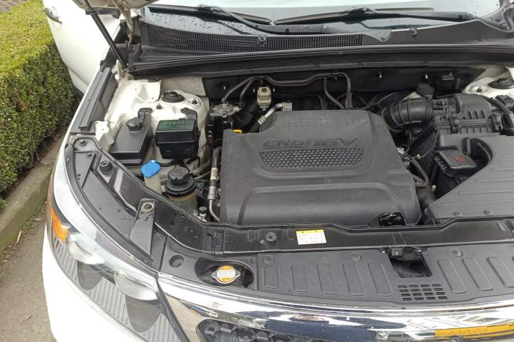 Used Kia Sorento 2012 2.2T Diesel Luxury Edition Engine Bay Right