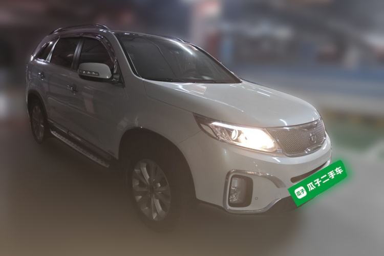 Used Kia Sorento 2012 2.4L Gasoline Comfort Edition Front Right 45 Deg