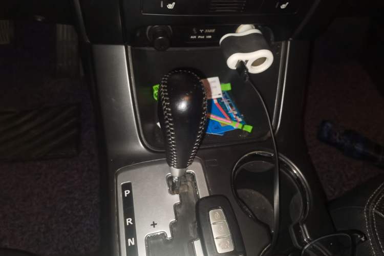 Used Kia Sorento 2012 2.2T Diesel Luxury Edition Gear Lever