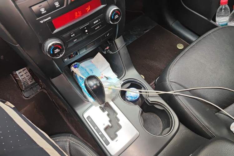 Used Kia Sorento 2012 2.2T Diesel Supreme Edition Gear Lever
