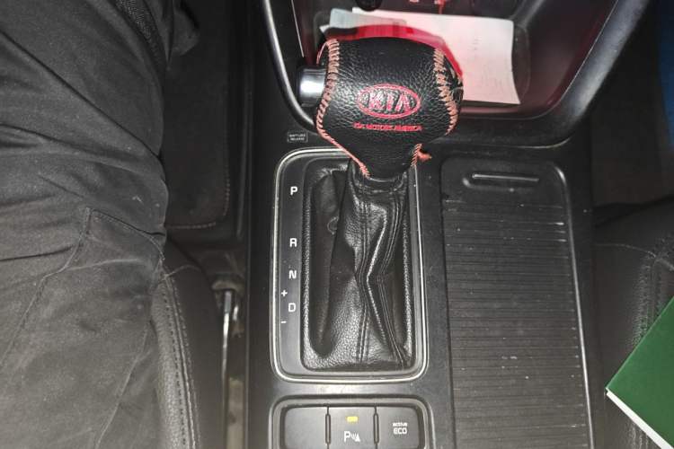 Used Kia Sorento 2012 2.4L Gasoline Comfort Edition Gear Lever