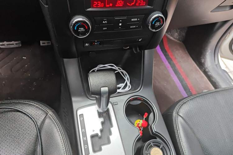 Used Kia Sorento 2012 2.4L Gasoline Supreme Edition Gear Lever