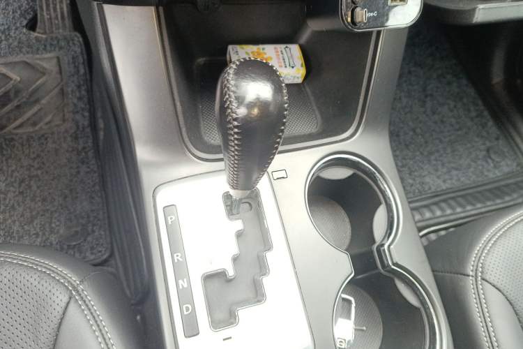 Used Kia Sorento 2012 2.2T Diesel Luxury Edition Gear Lever