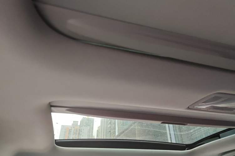 Used Kia Sorento 2012 2.4L Gasoline Supreme Edition Headliner