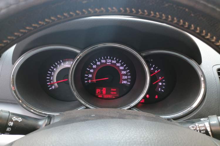 Used Kia Sorento 2012 2.4L Gasoline Luxury Edition Instrument Cluster