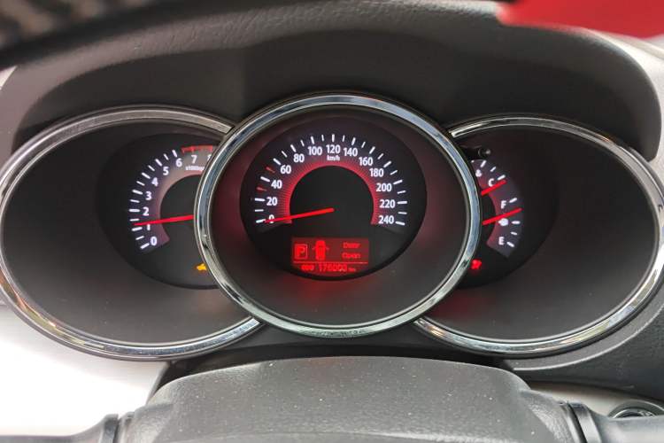 Used Kia Sorento 2012 2.4L Gasoline Supreme Edition Instrument Cluster