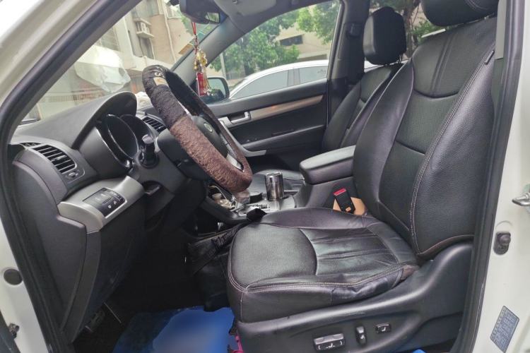 Used Kia Sorento 2012 2.4L Gasoline Supreme Edition Left Front Seat