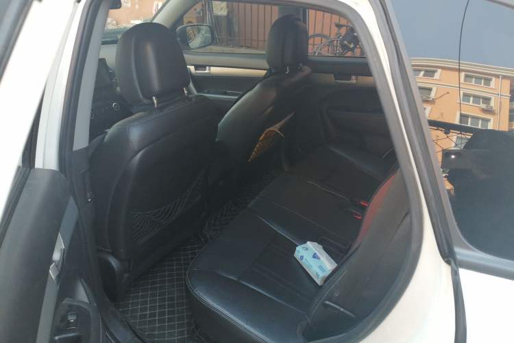 Used Kia Sorento 2012 2.4L Gasoline Luxury Edition Left Rear Seat