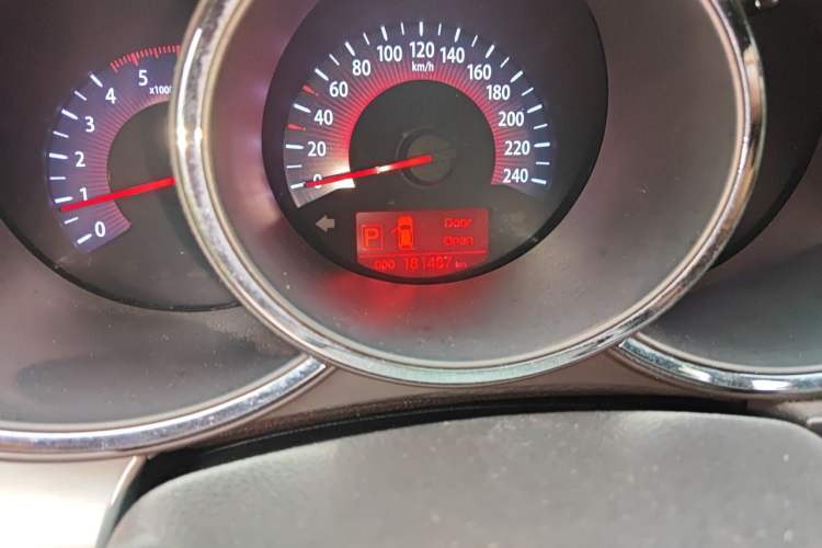 Used Kia Sorento 2012 2.2T Diesel Supreme Edition Odometer Close Up