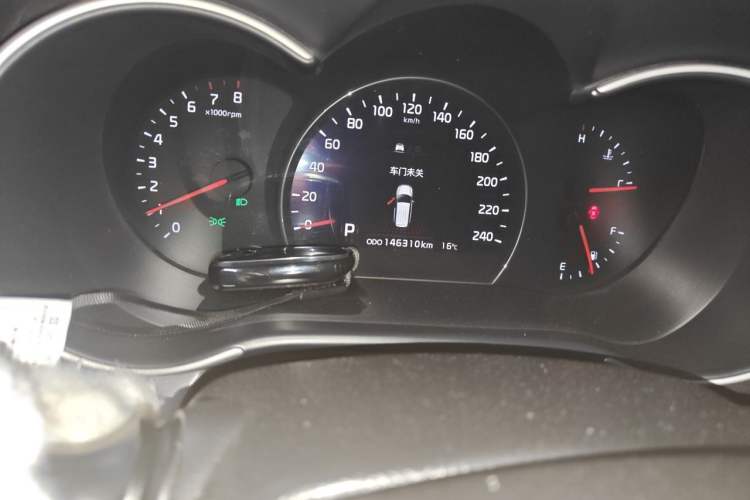 Used Kia Sorento 2012 2.4L Gasoline Comfort Edition Odometer Close Up