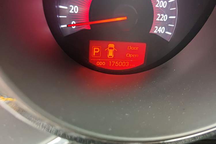 Used Kia Sorento 2012 2.4L Gasoline Supreme Edition Odometer Close Up