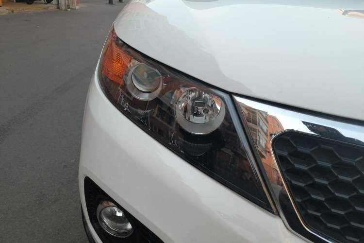 Used Kia Sorento 2012 2.4L Gasoline Luxury Edition Right Front Headlight