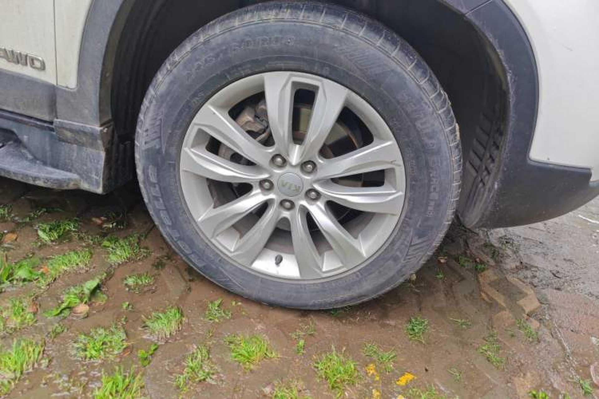 Used Kia Sorento 2012 2.4L Gasoline Supreme Edition Right Front Wheel Hub