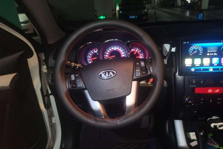 Used Kia Sorento 2012 2.2T Diesel Luxury Edition Steering Wheel